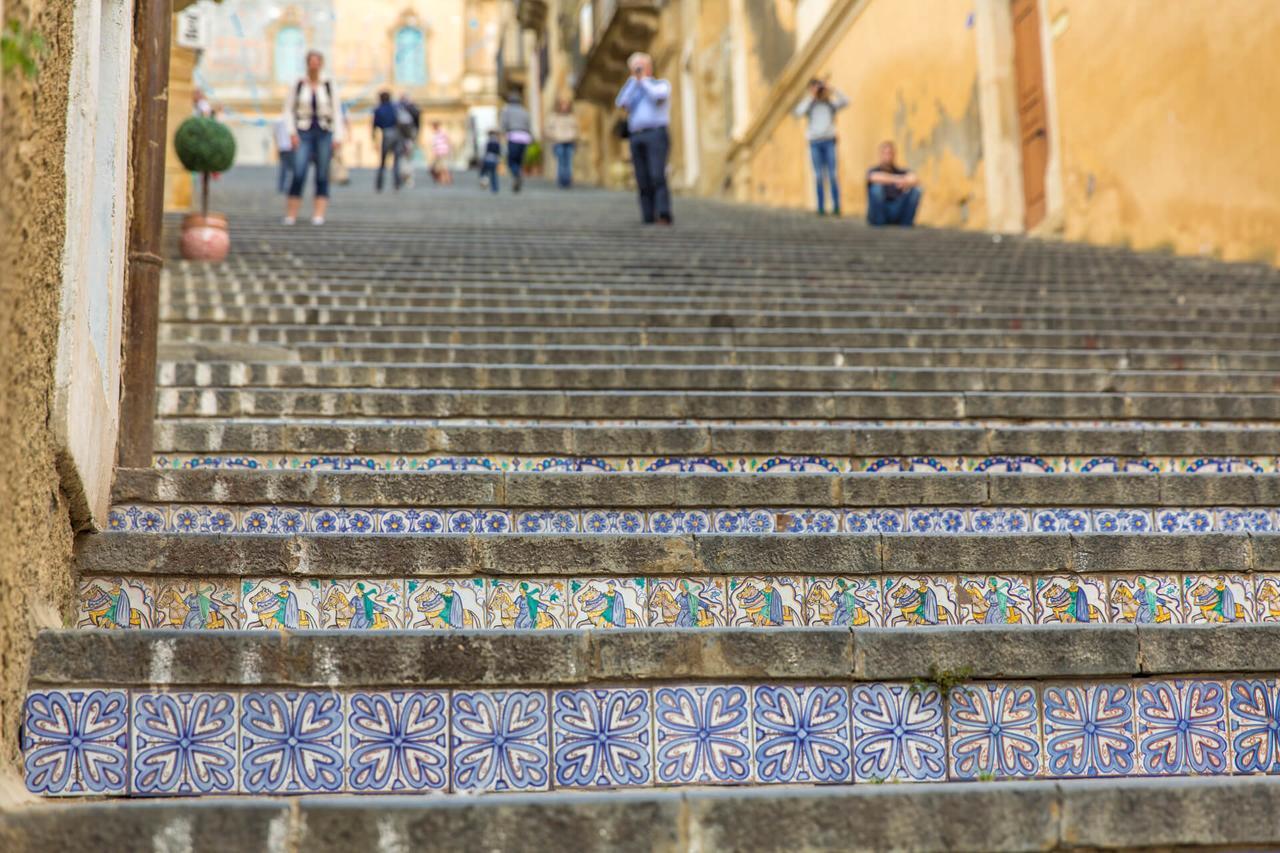 Affittacamere La Piazzetta Caltagirone Buitenkant foto